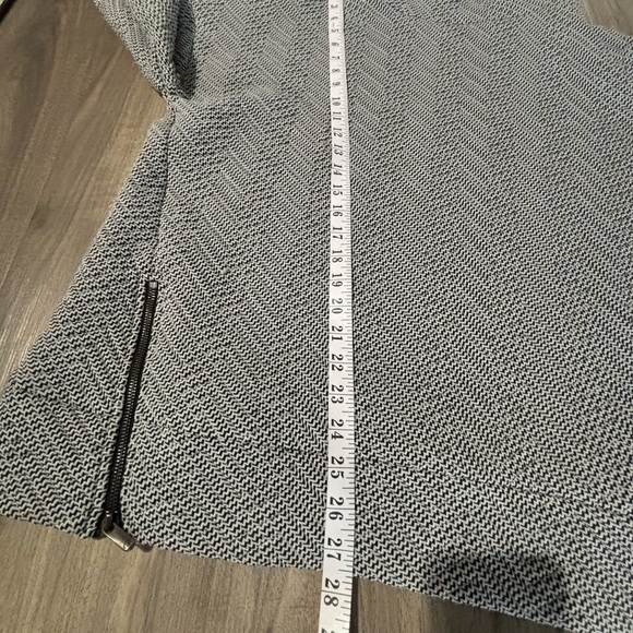 GAP Gray Chevron Pattern Sweater - Picture 6 of 7